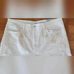 White Jeans with embroidery